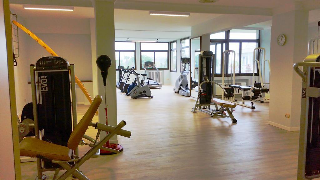 Grand Hotel Trieste & Victoria Абано-Терме Екстер'єр фото The gym at the University of Roehampton
